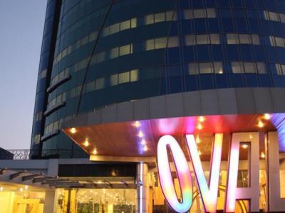 Hotel Oval Surabaya Bagian luar foto