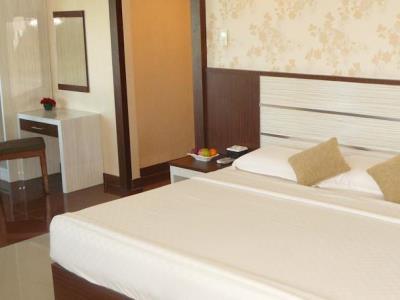 Hotel Oval Surabaya Bagian luar foto